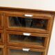Vitrine vintage avec tiroirs