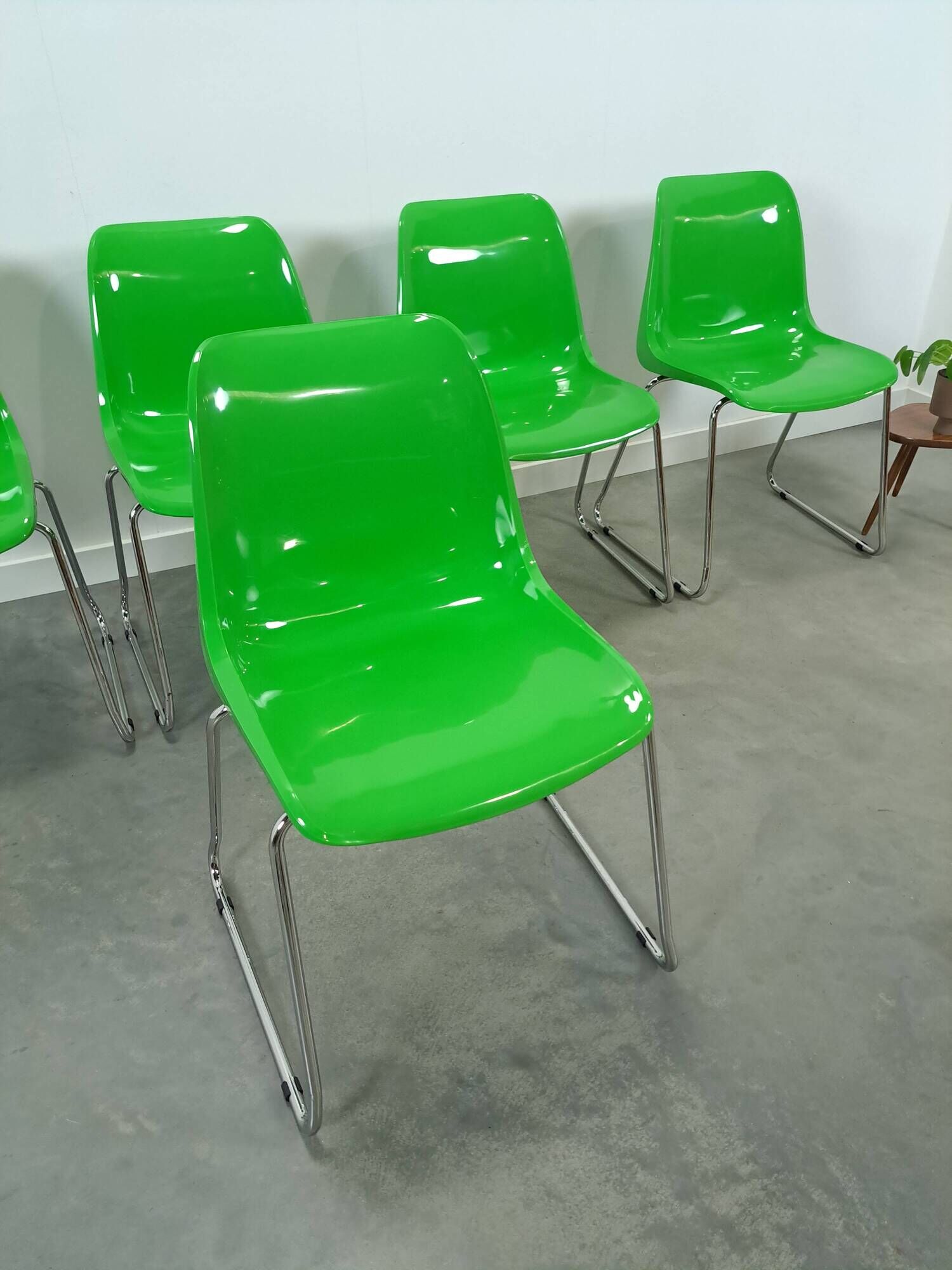 Set groene kunststof chromen buisframe stoelen Helmut Starke Zweden
