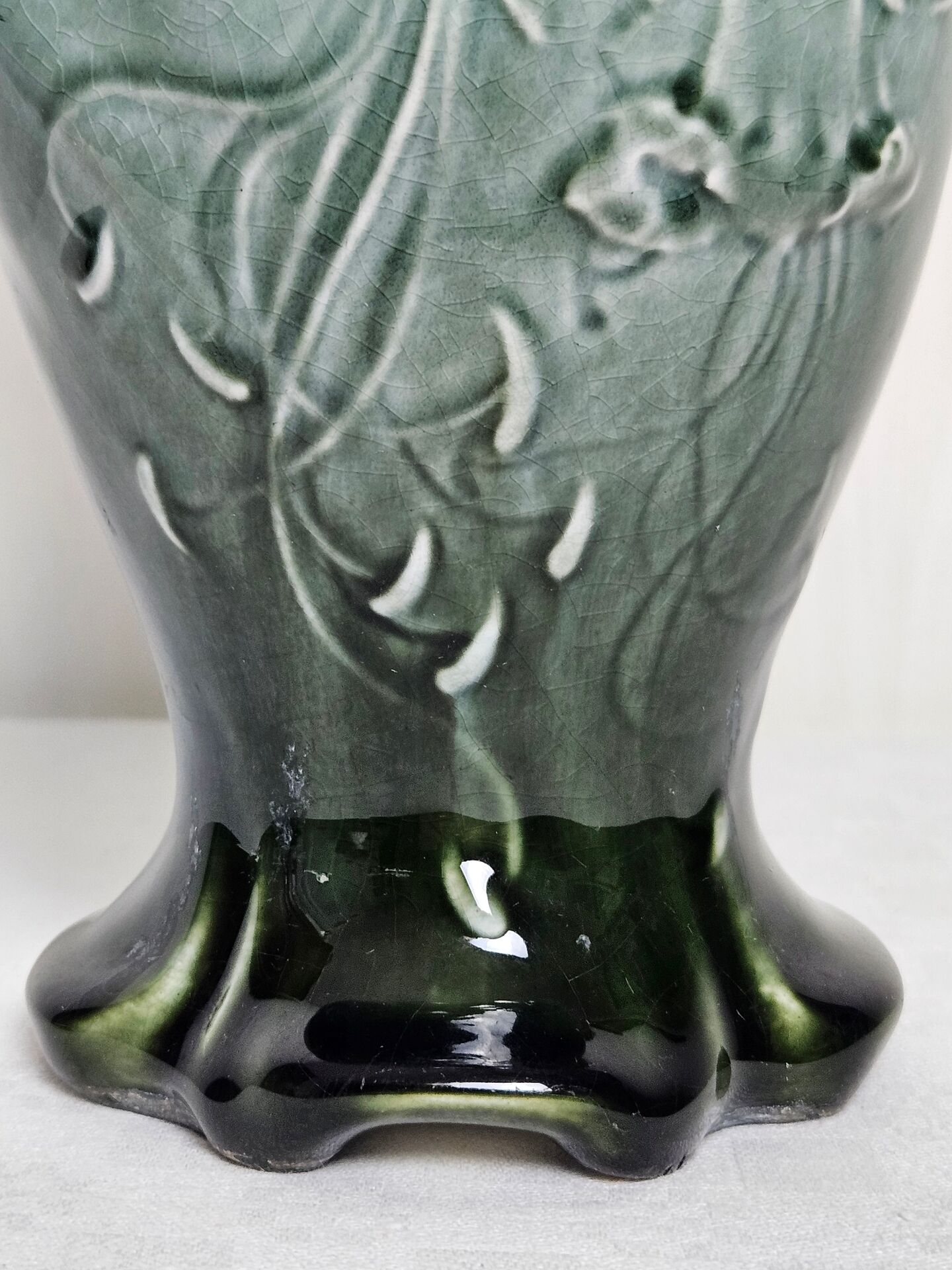 Vase barbotine iris Art nouveau