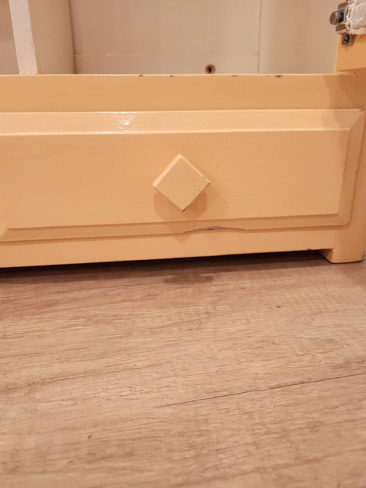 Wall cabinet