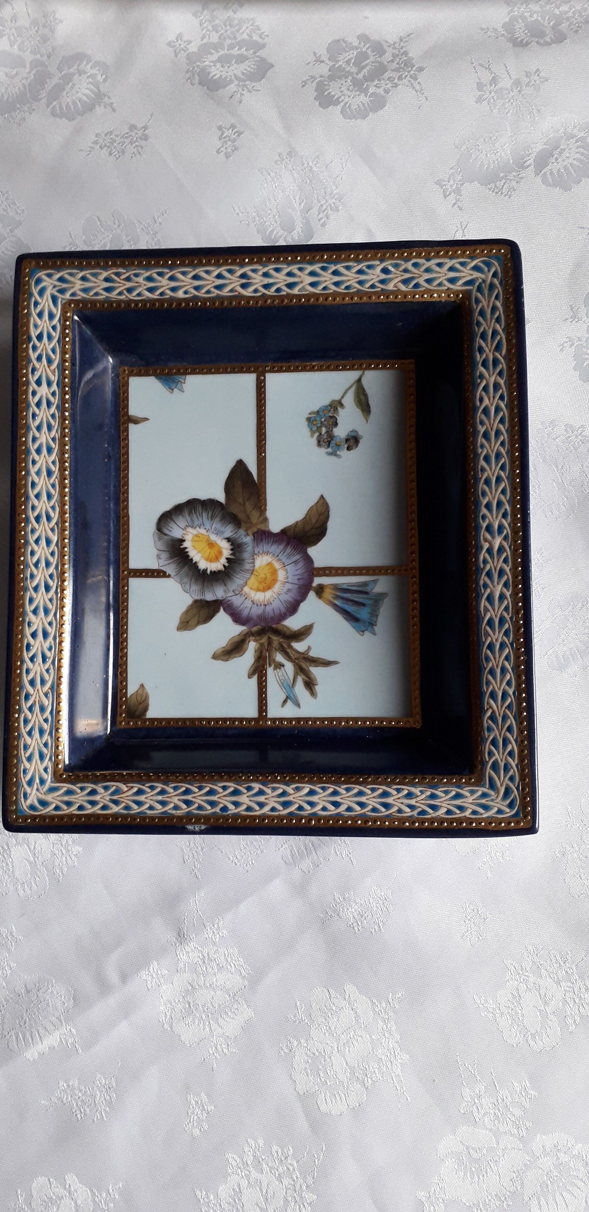 Empty cut painted porcelain pockets by designer Régis Dho