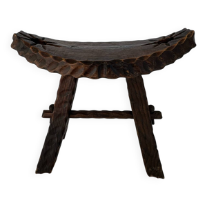Tabouret en bois sculpté - main
