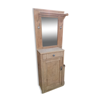 Entrance cloakroom