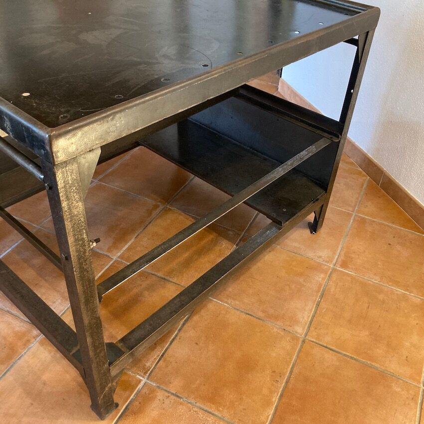 Former postal sorting table La Poste PTT 70