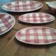 1 oval dish, 1 round dish, 2 raviers, 1 sausage