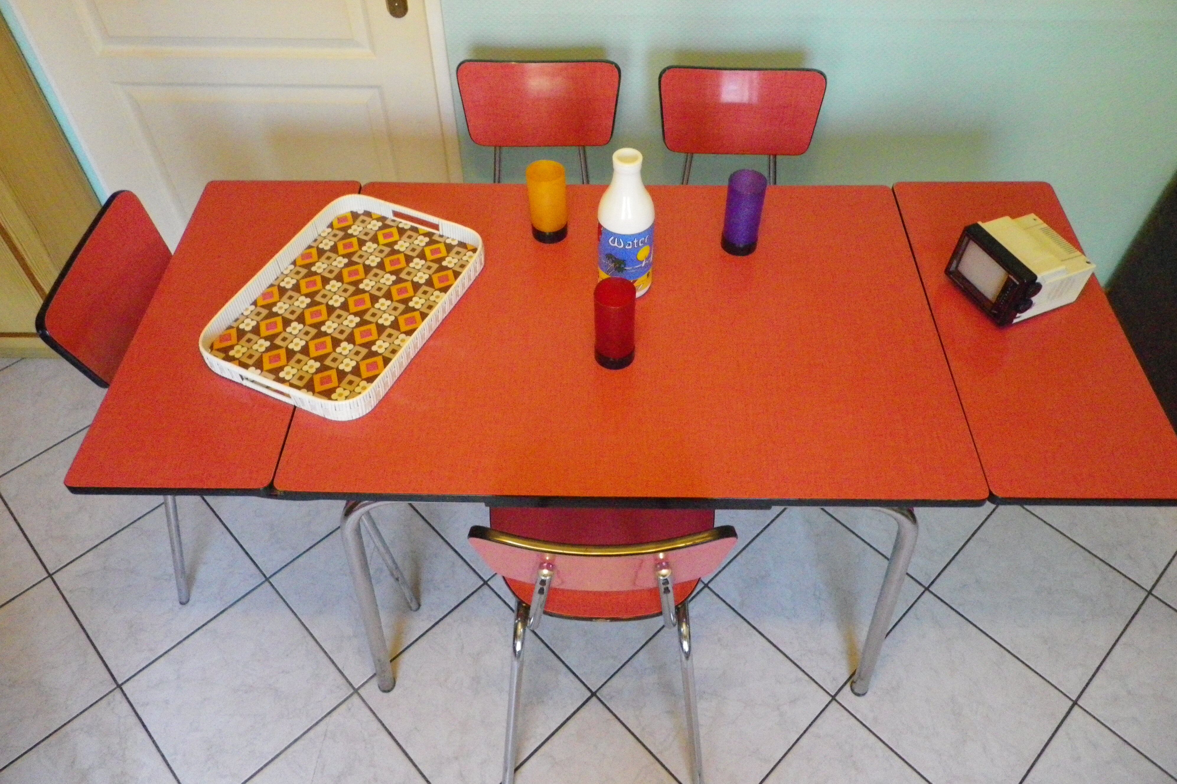 Table in red formica, 4 roc chairs, 2 extension cords, 2 drawers 60