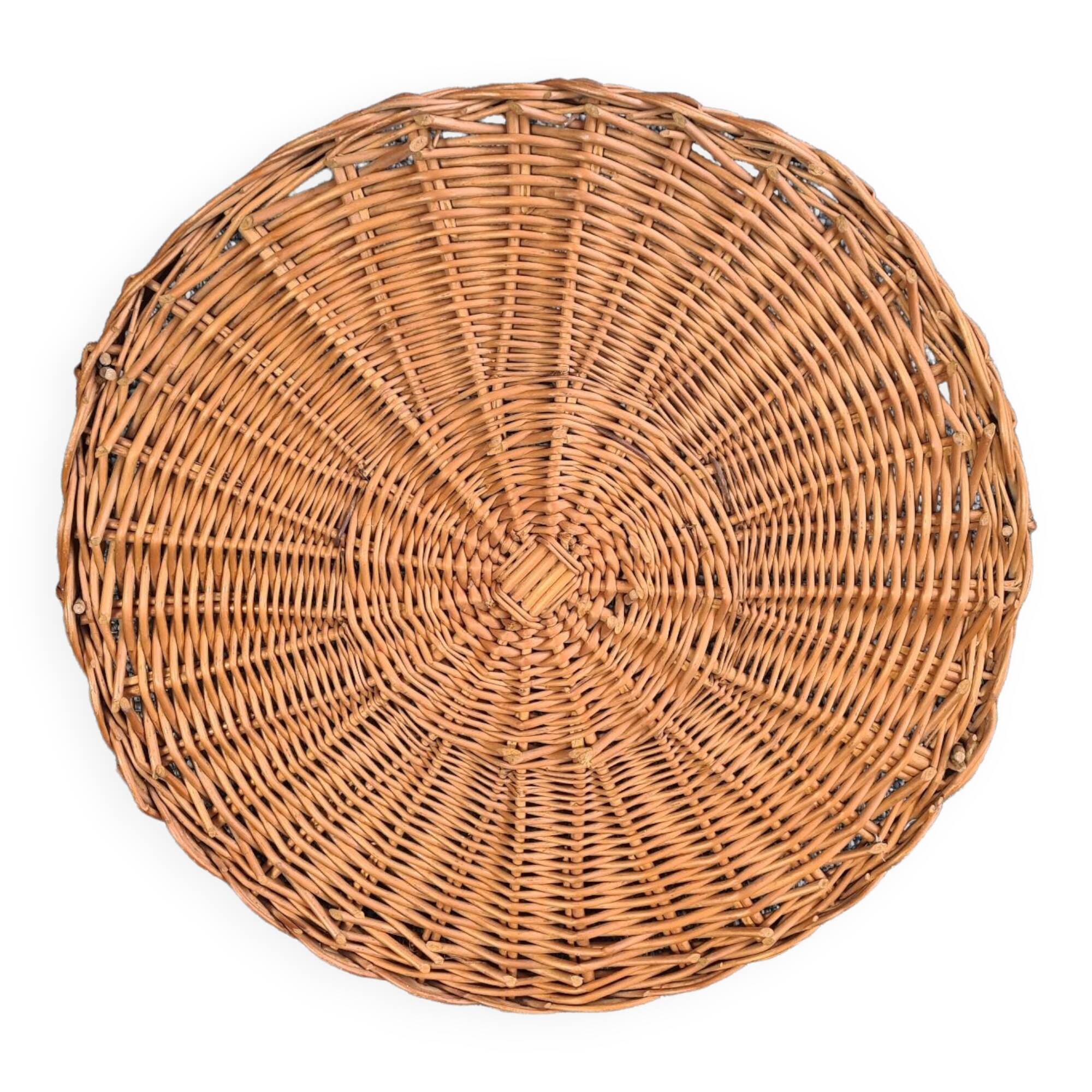 Round rattan tray