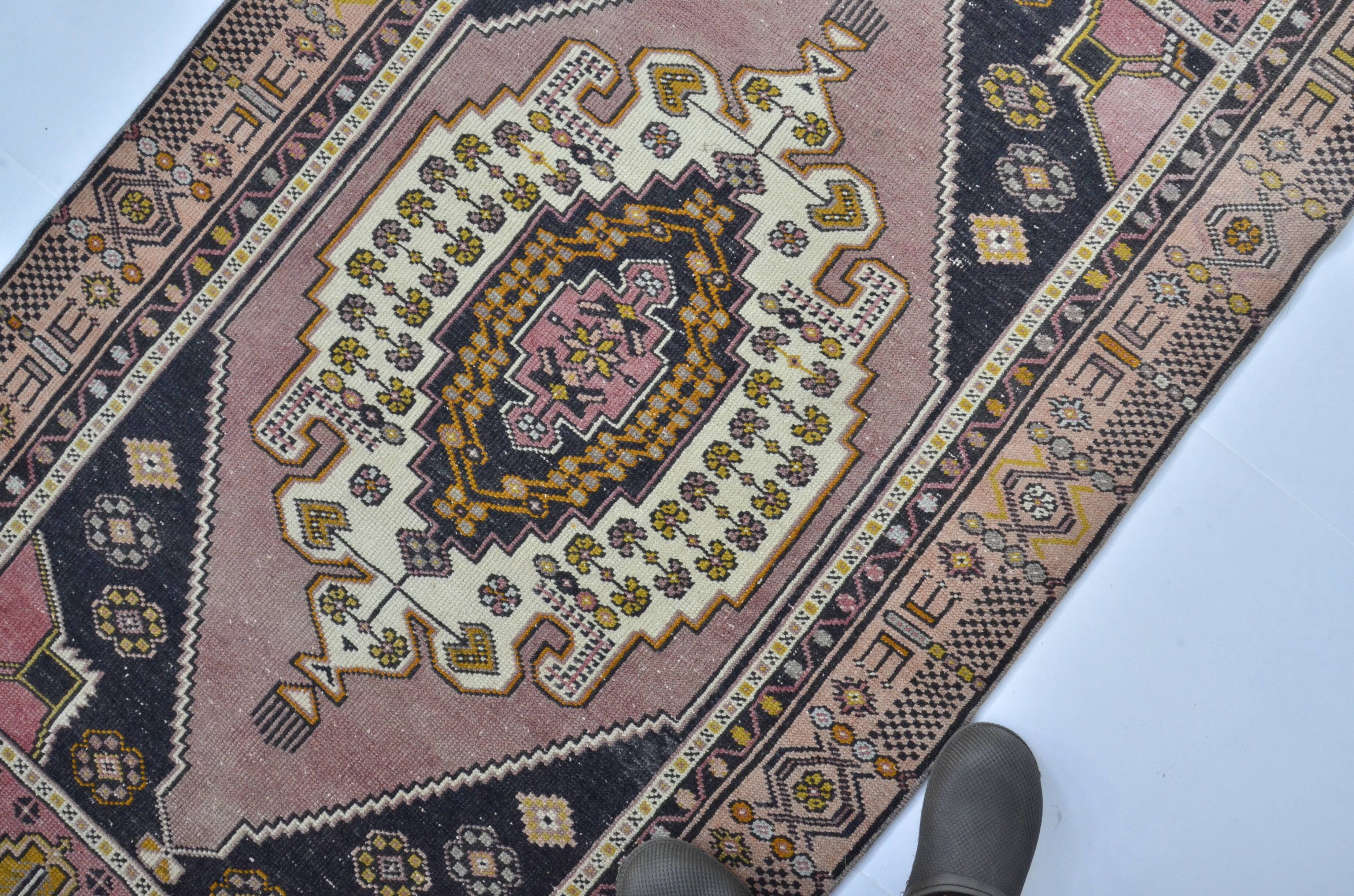 Anatolian Kurdish Neutral Carpet sku 3282