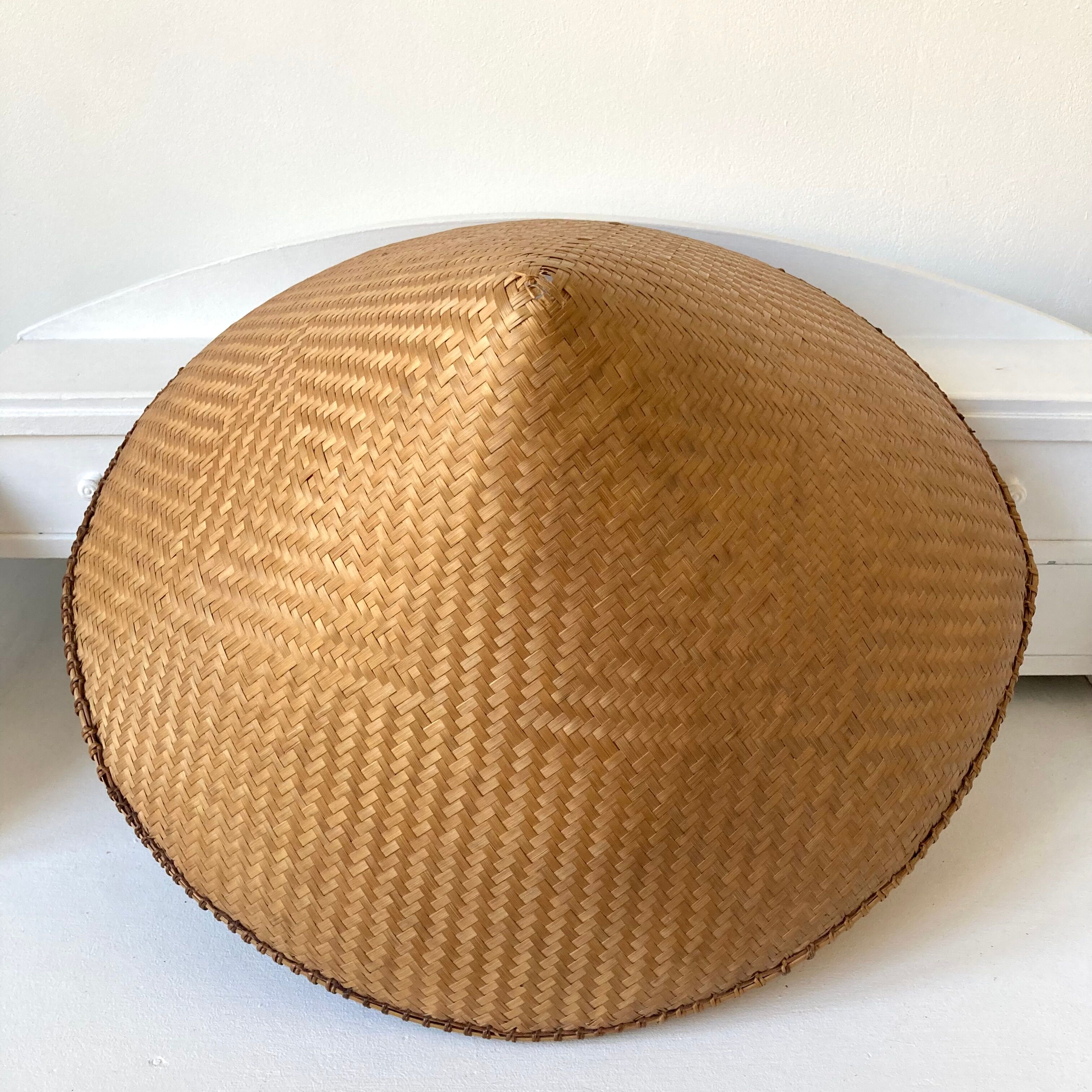 Chapeau asiatique tressé