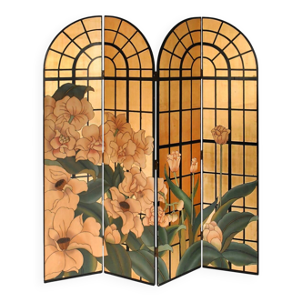 Screen with a floral scene design on a golden background.