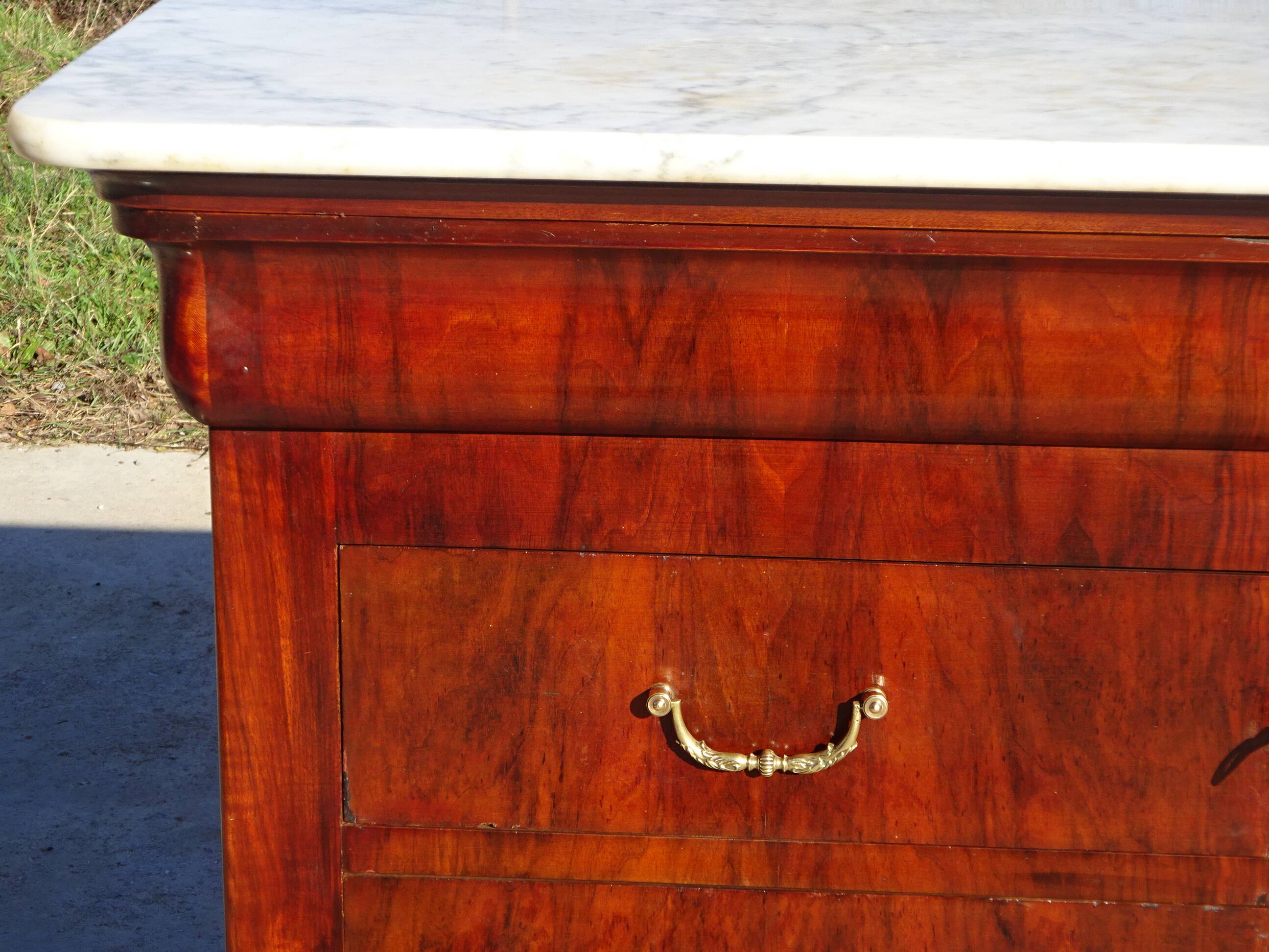 Commode en acajou et marbre blanc époque Restauration