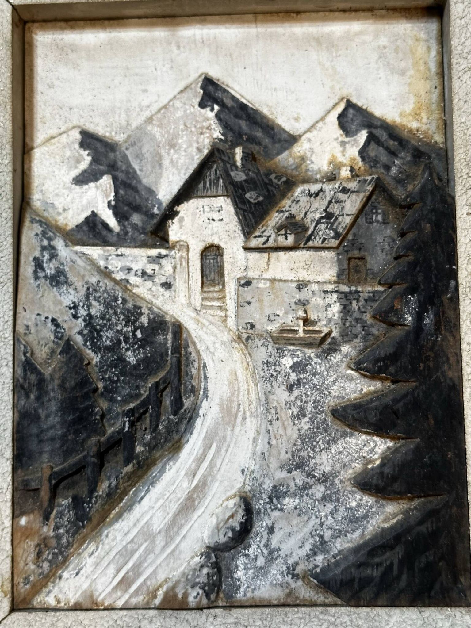 Tableau alpin en bois sculpté et peint