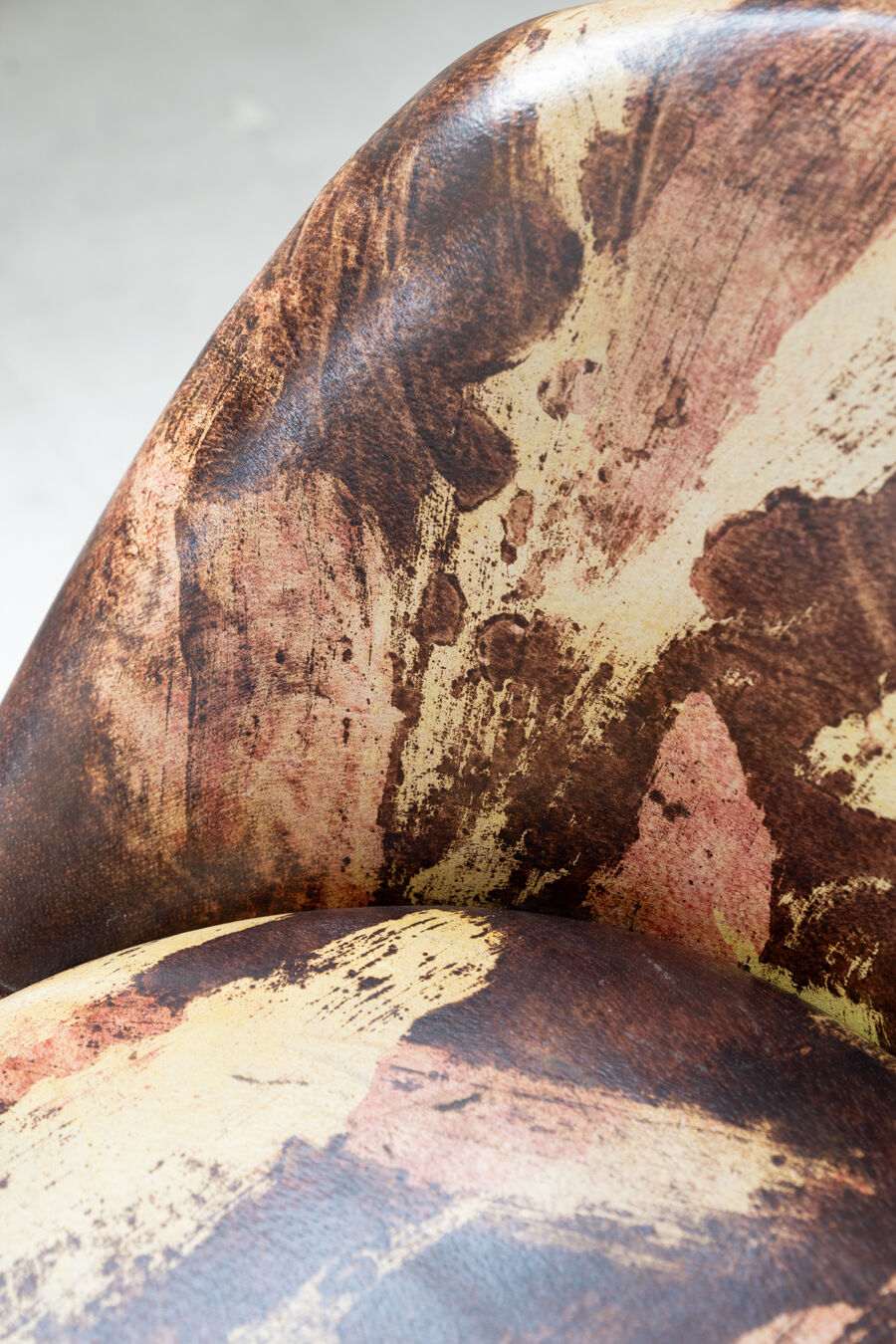 Leather swivel armchairs, early twenty-first century, set of 2