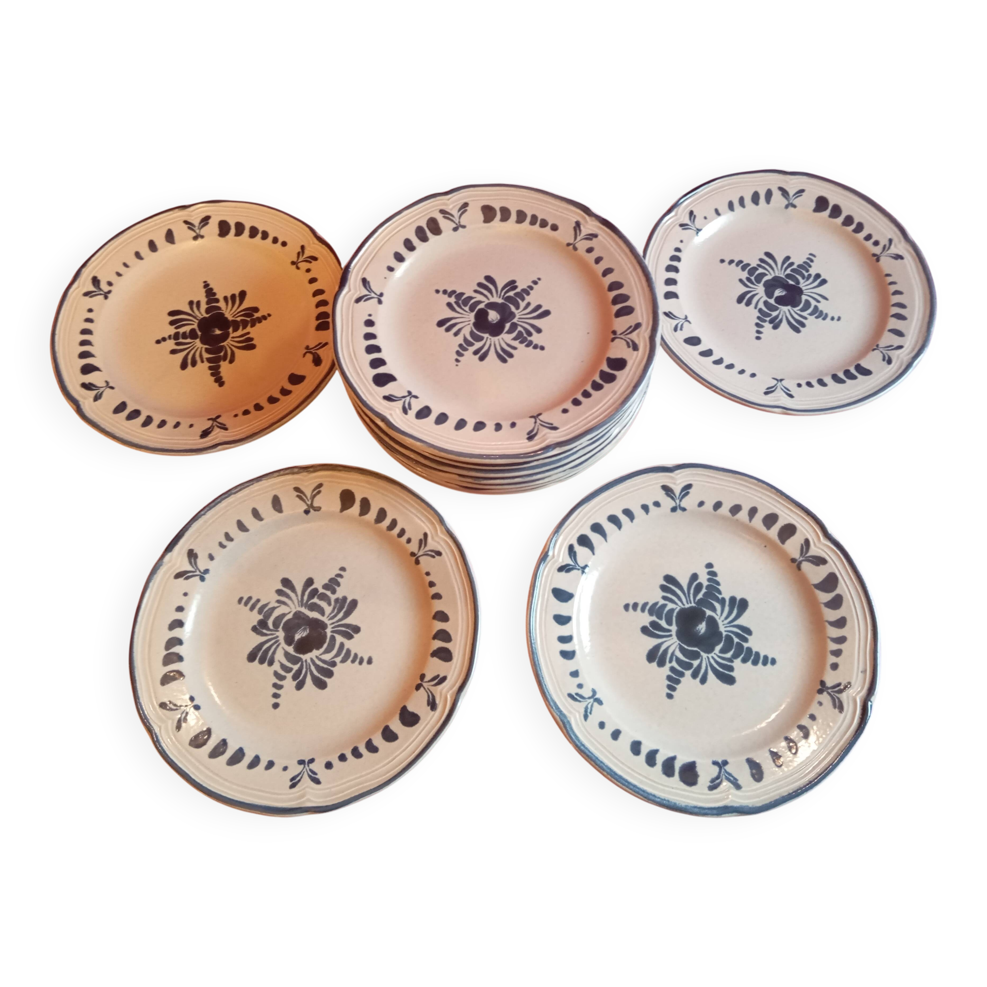 Set of 12 flat plates in pornic earthenware model "stuart"