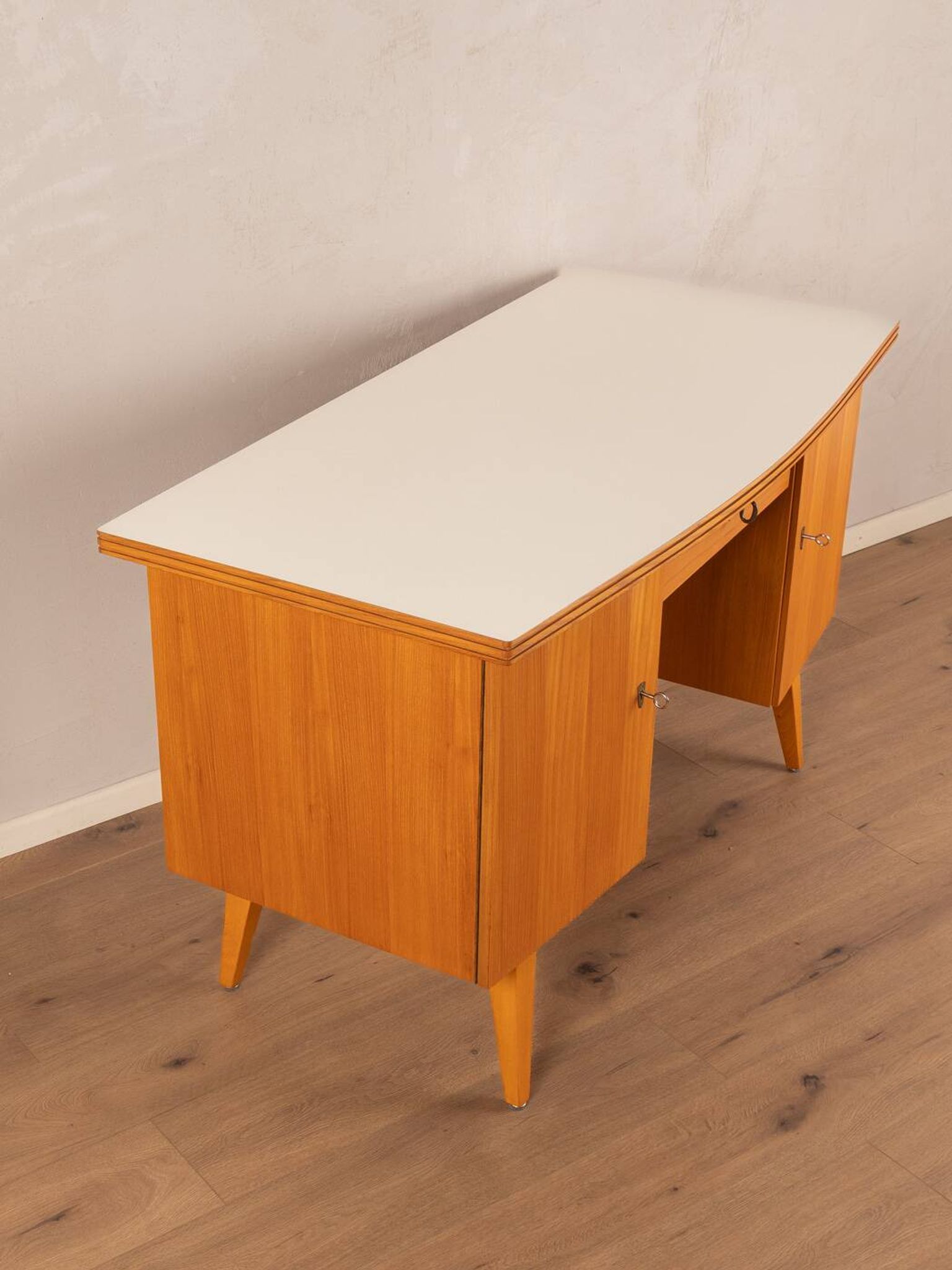 Bureau en bois autoportant, années 1950