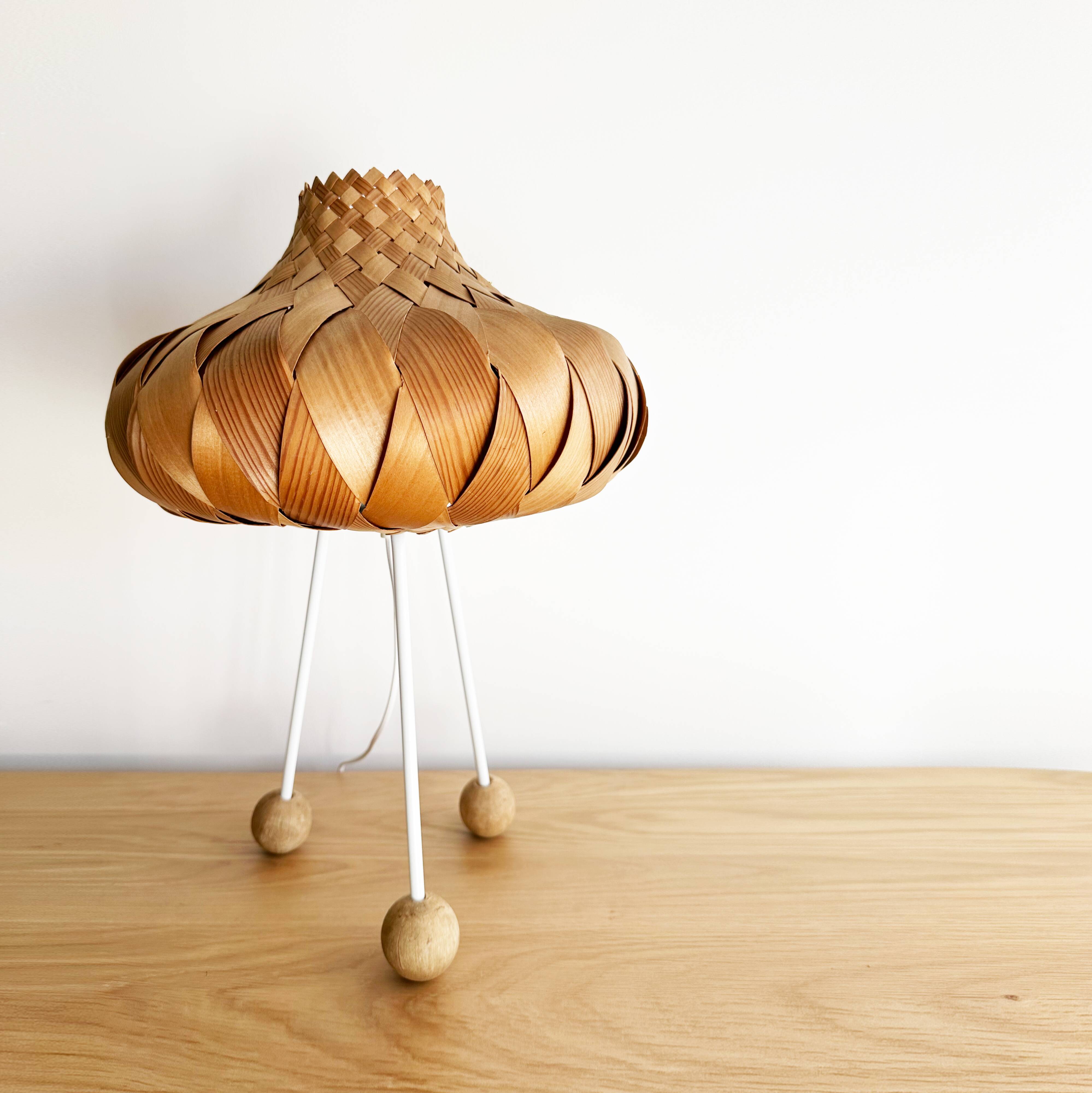 Large tripod mood lamp