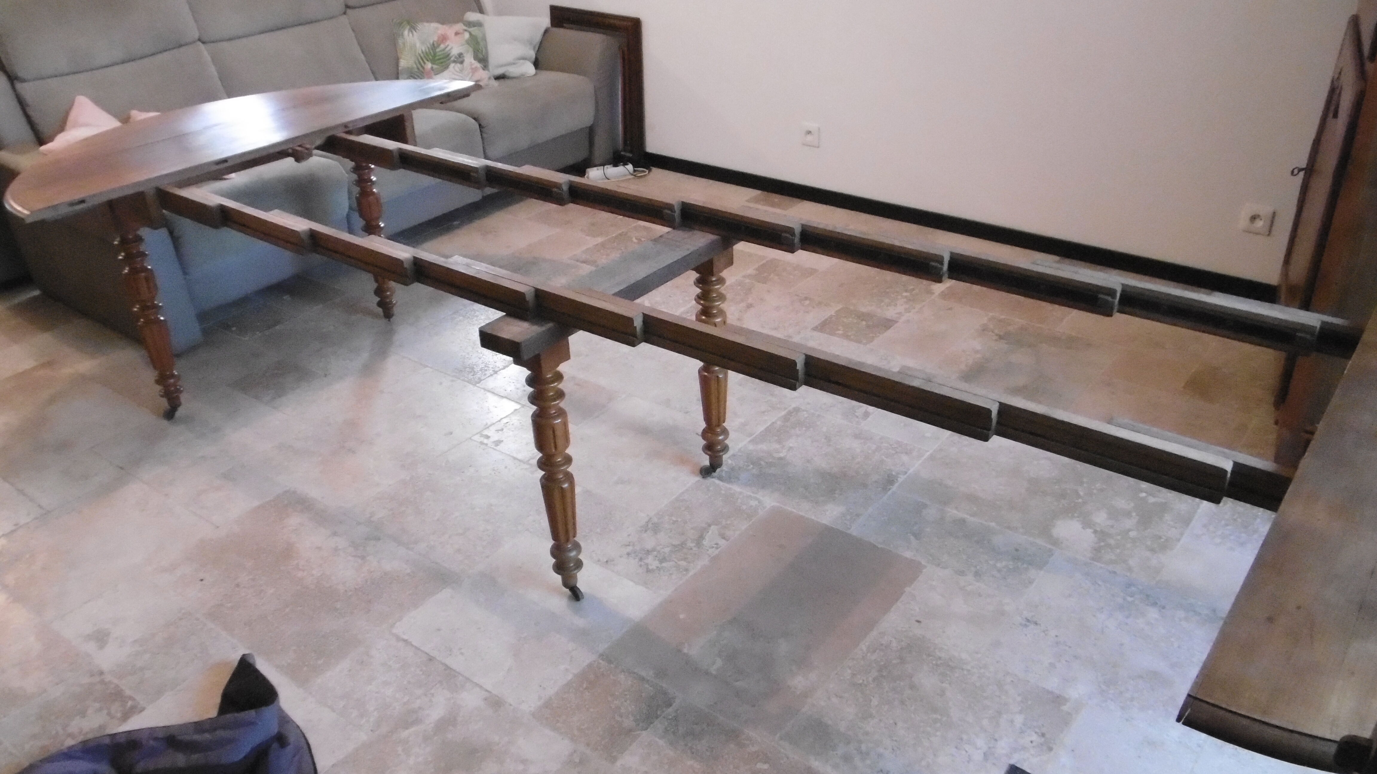 Table 6 feet with two extensions in Cherry