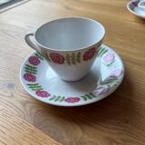 Set of flowery Chinese porcelain cups
