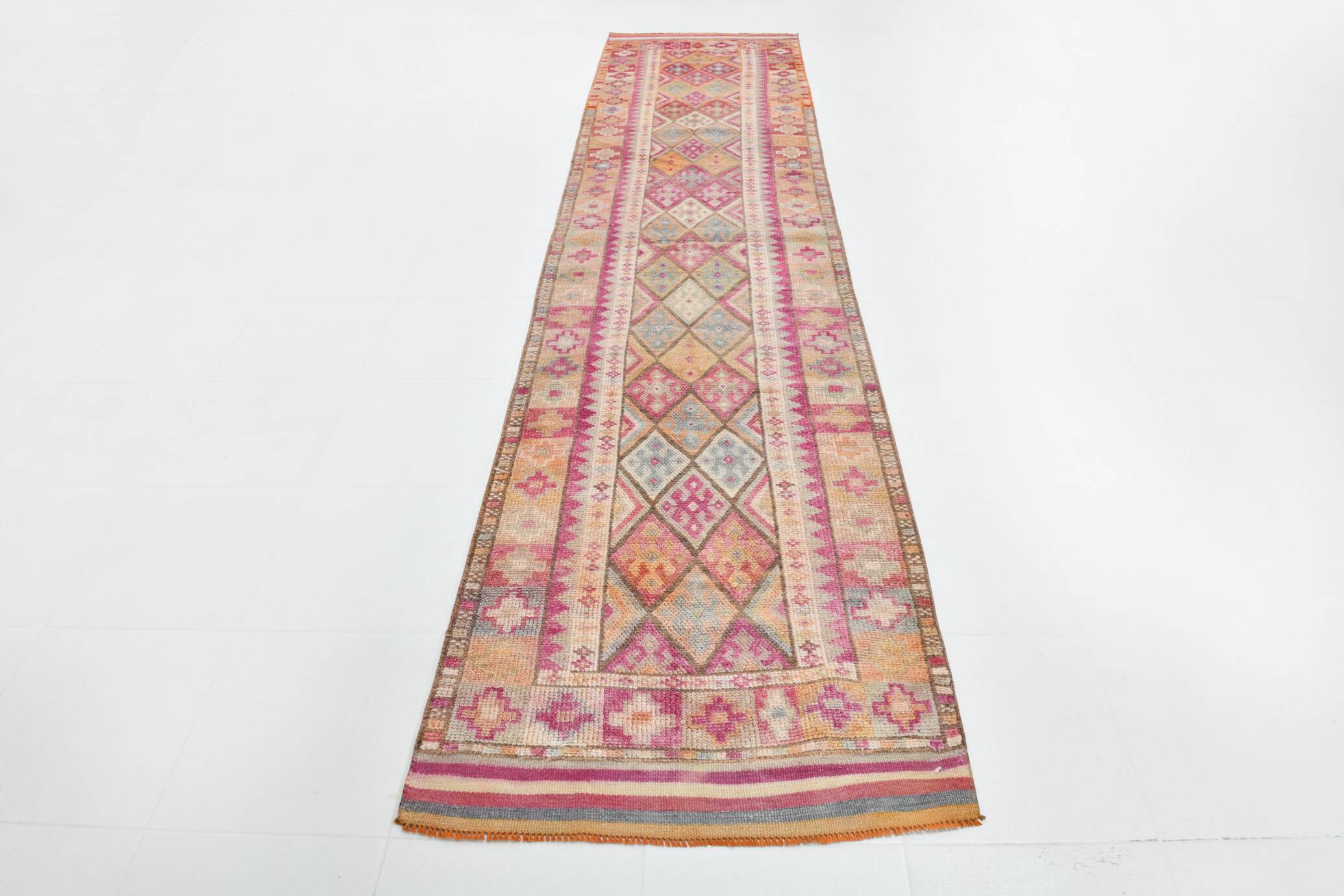 Tapis couloir kilim vintage, Tons pastel rose, bleu et beige, 94x409