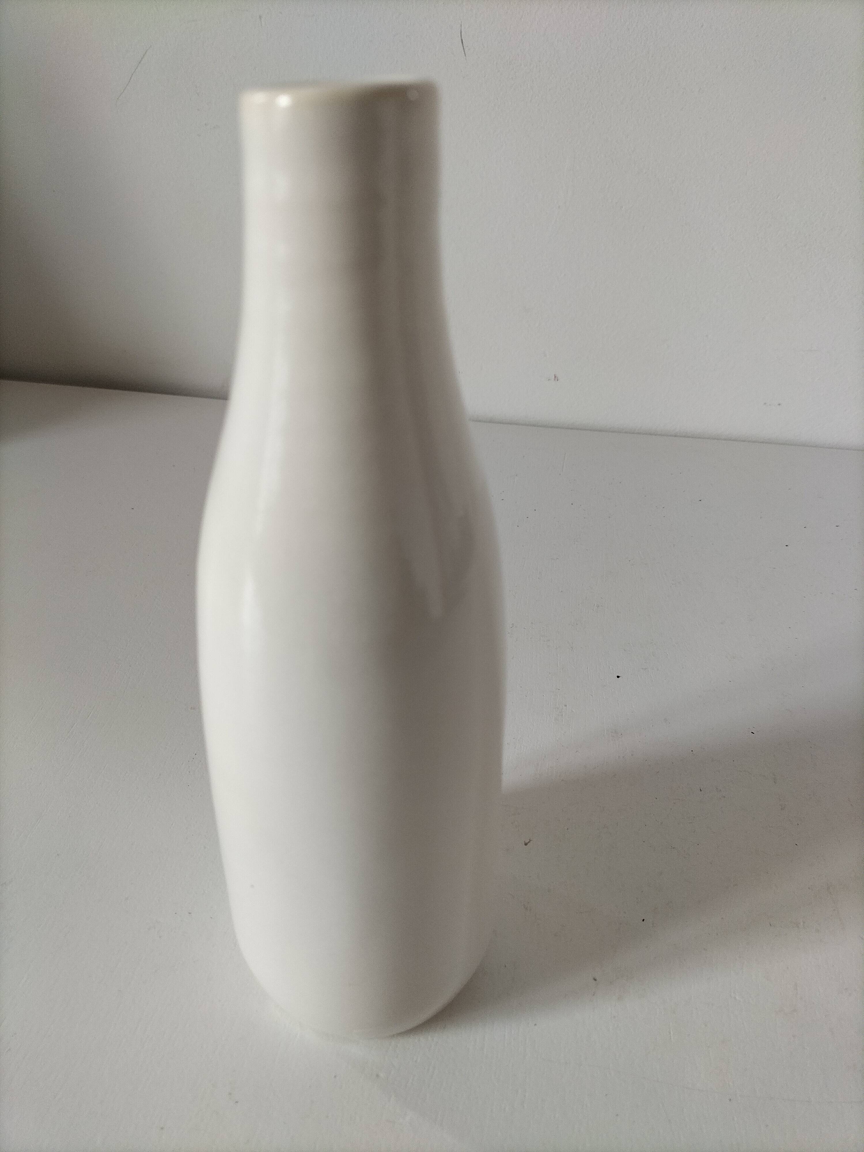 Duo de vases en céramique émaillée, décor pictural, signés MU