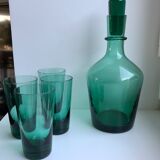 Ensemble d'une carafe et de 4 verres design en verre vert années 70