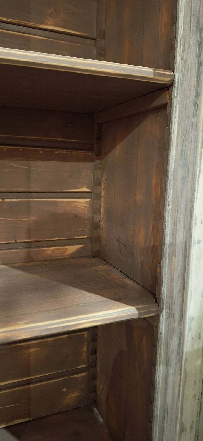 Buffet with 2 glass doors