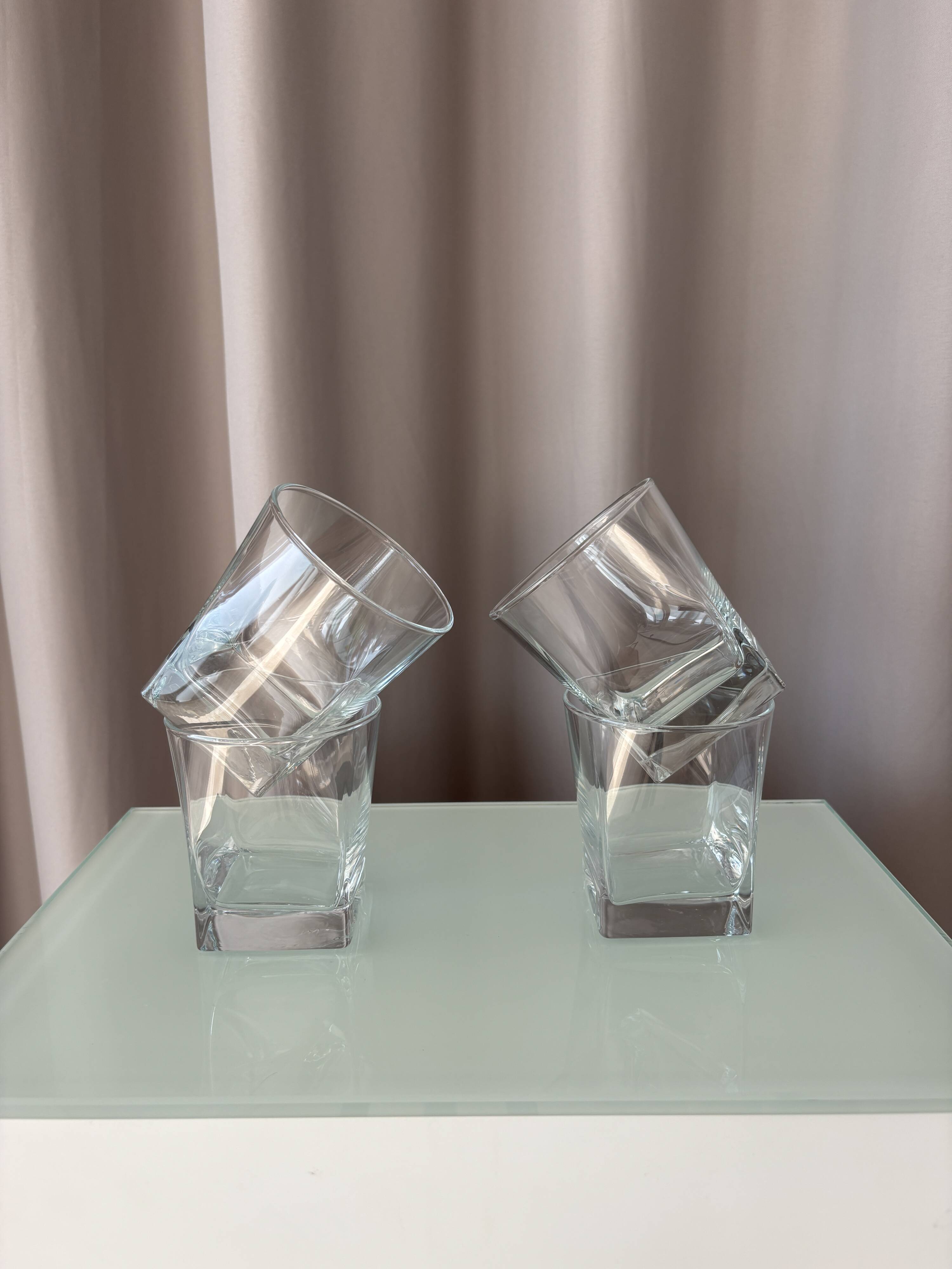 Elegant set of four vintage whiskey tumblers