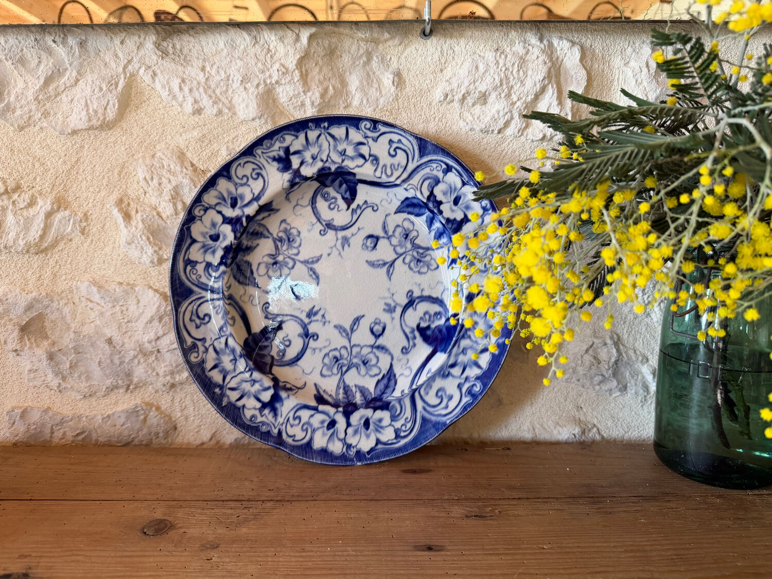 Round plate in ironstone Creil and Montereau model Flora