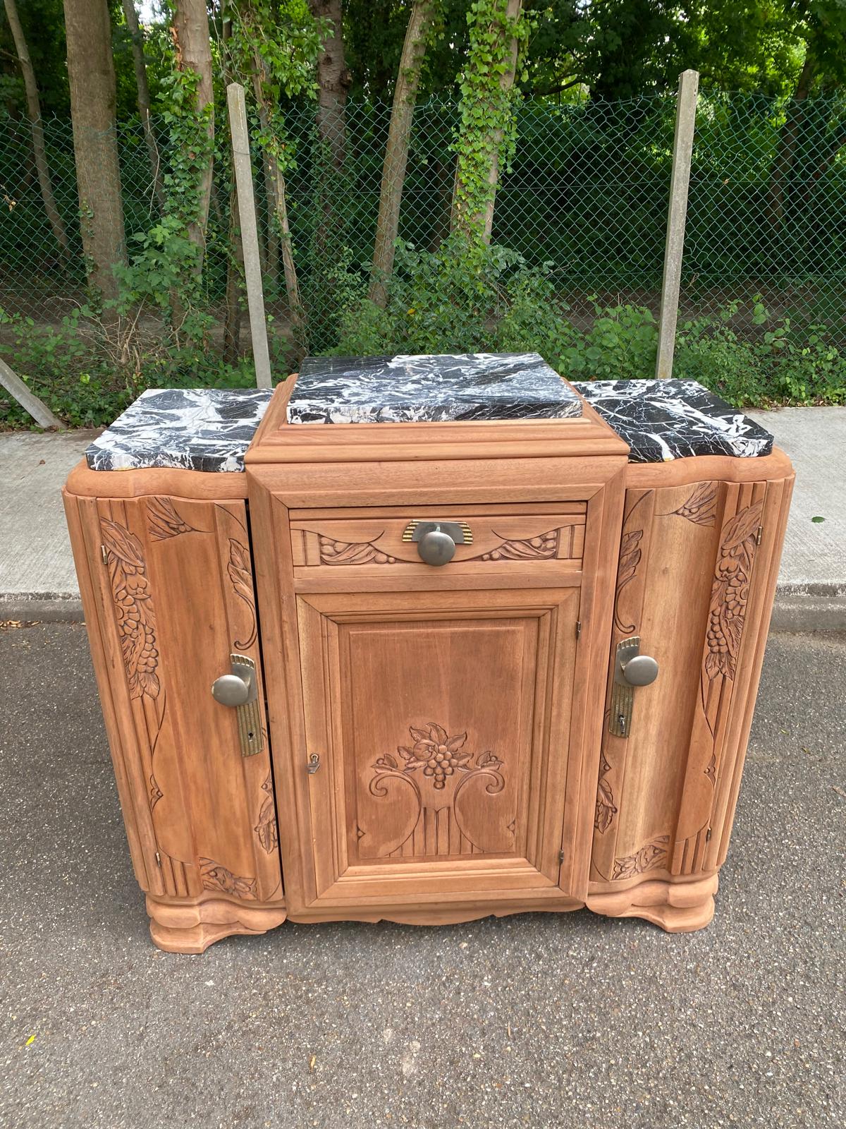 Art Deco sideboard renovated in solid walnut and large antique marble from the 1930s.
