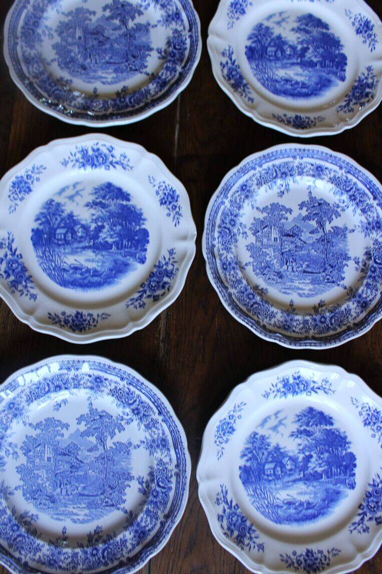 A set of 6 romantic blue Lunéville Sarreguemines flat plates.
