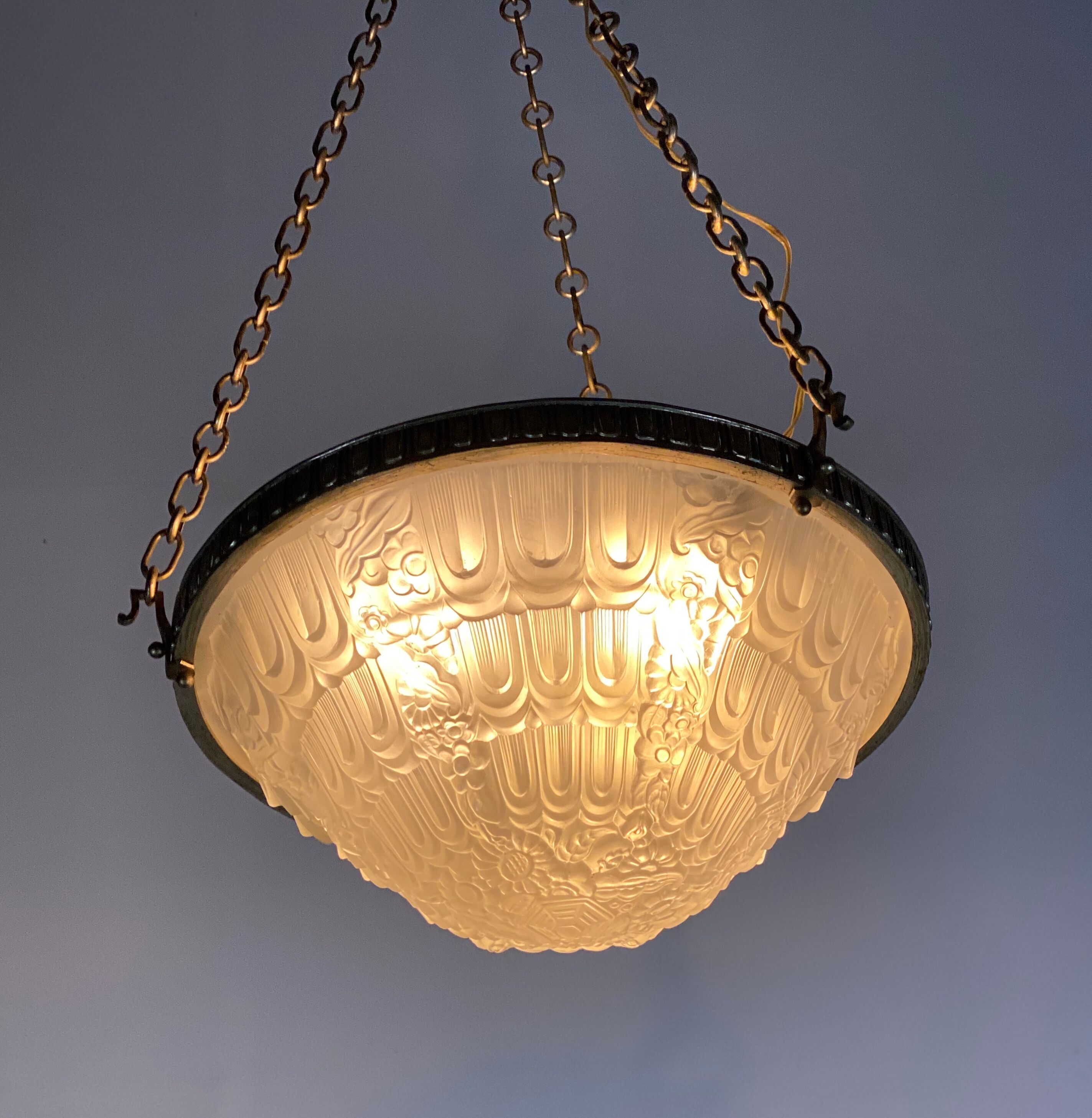 Lustre art deco in moulded glass and silver bronze