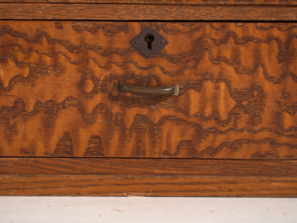 Petite commode ancienne japonaise – période Showa (c.1926-1945)