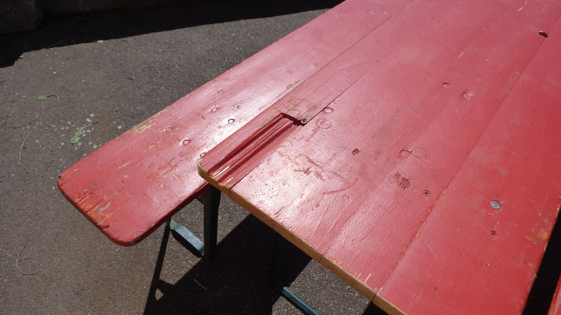 Brewery table + 2 benches