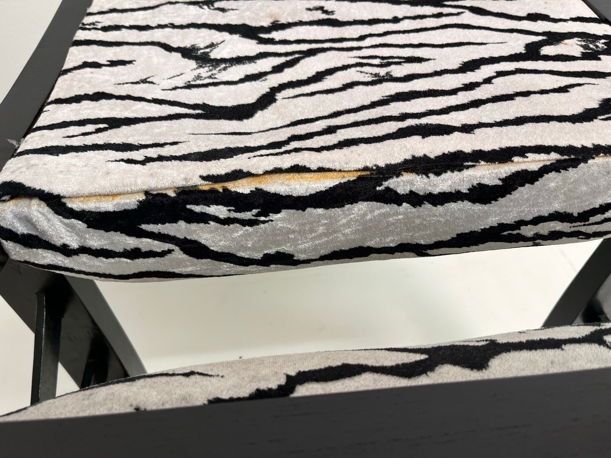 Armchair style Louis XV zebra