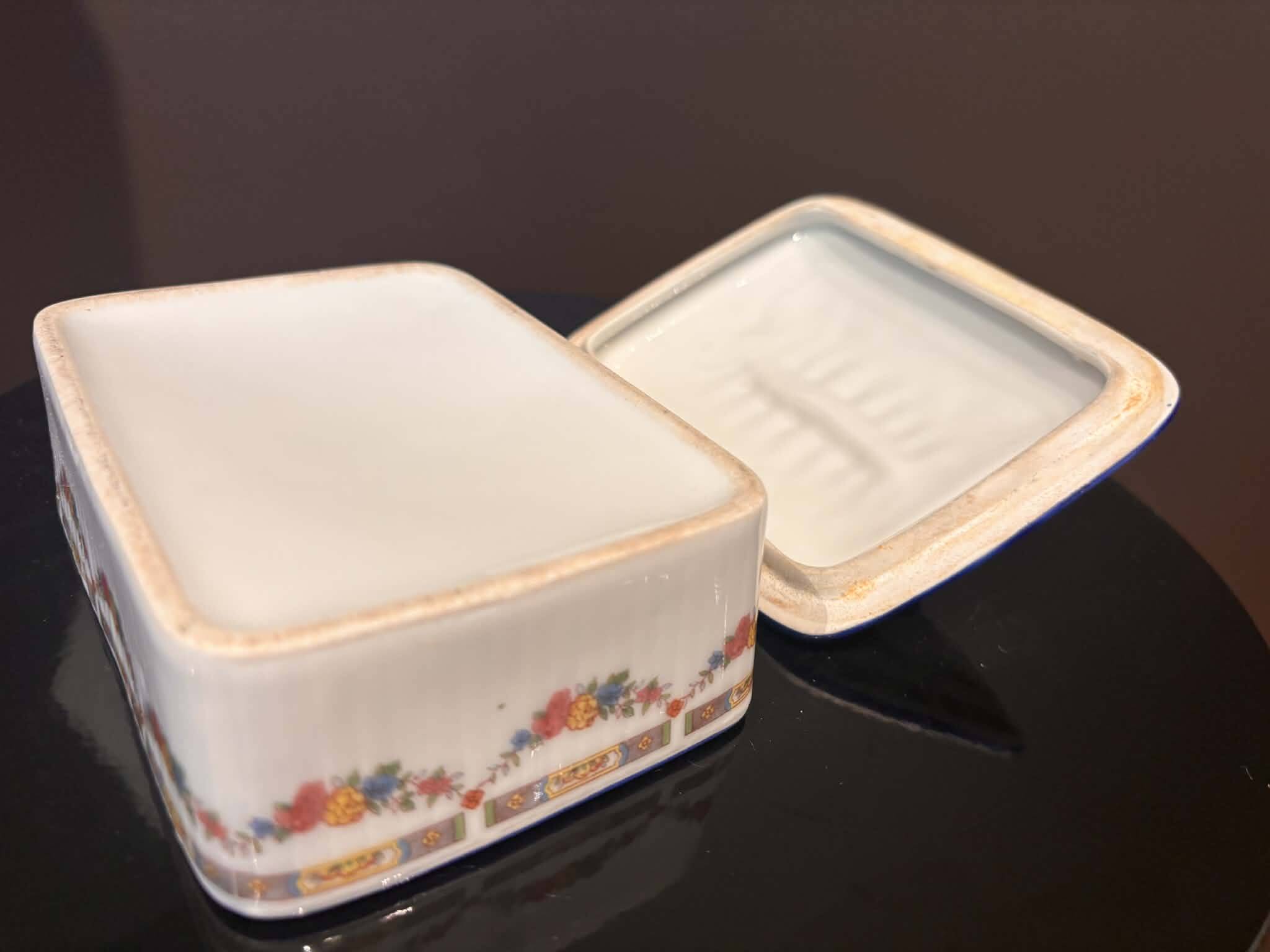 Butter dish