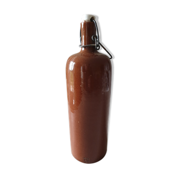 Bouteille ancienne en grès