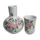 Ensemble pichet et gobelet en porcelaine décorés à la main
