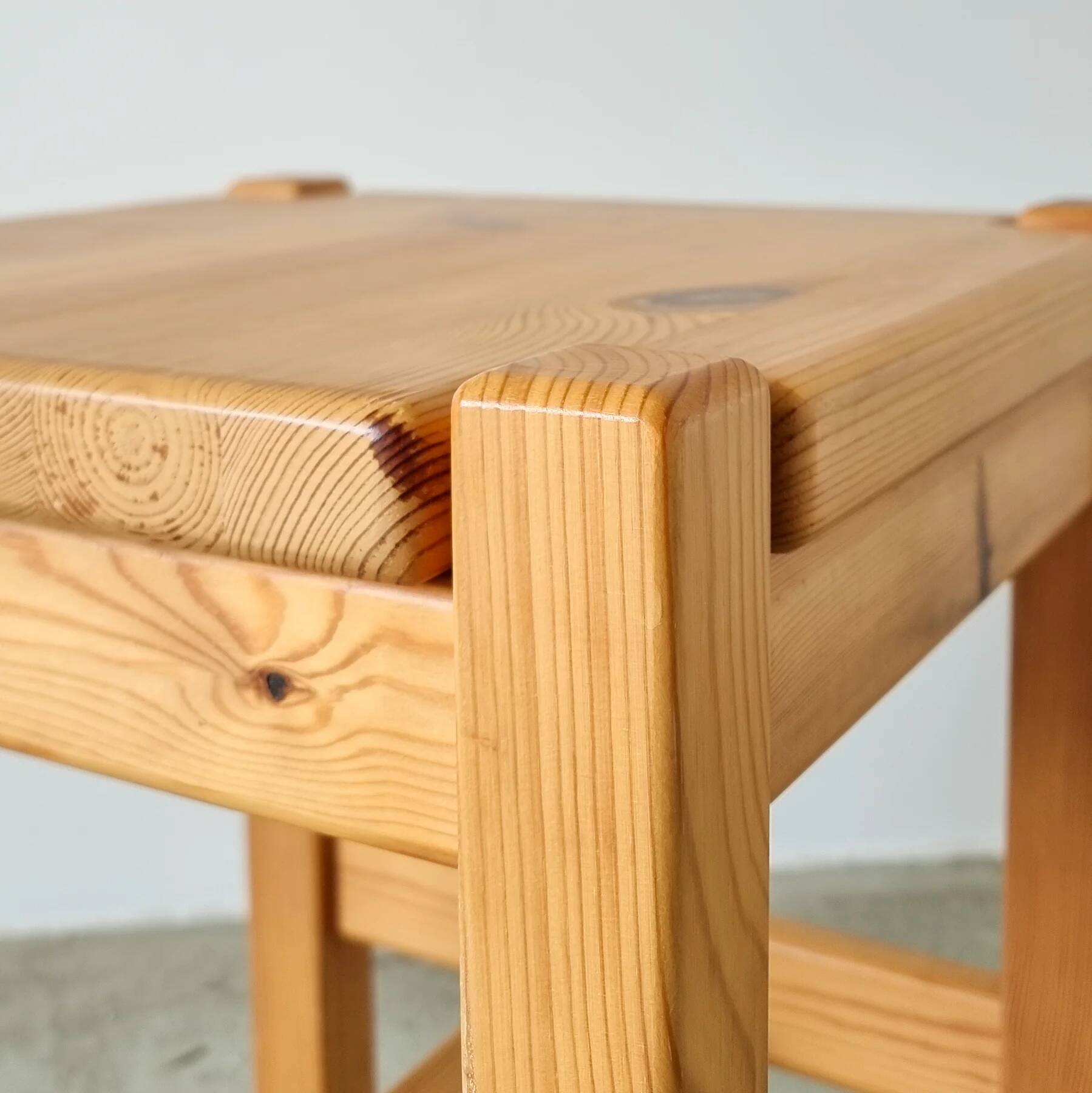 Dining chairs and Hongisto stool in pine wood by Ilmari Tapiovaara