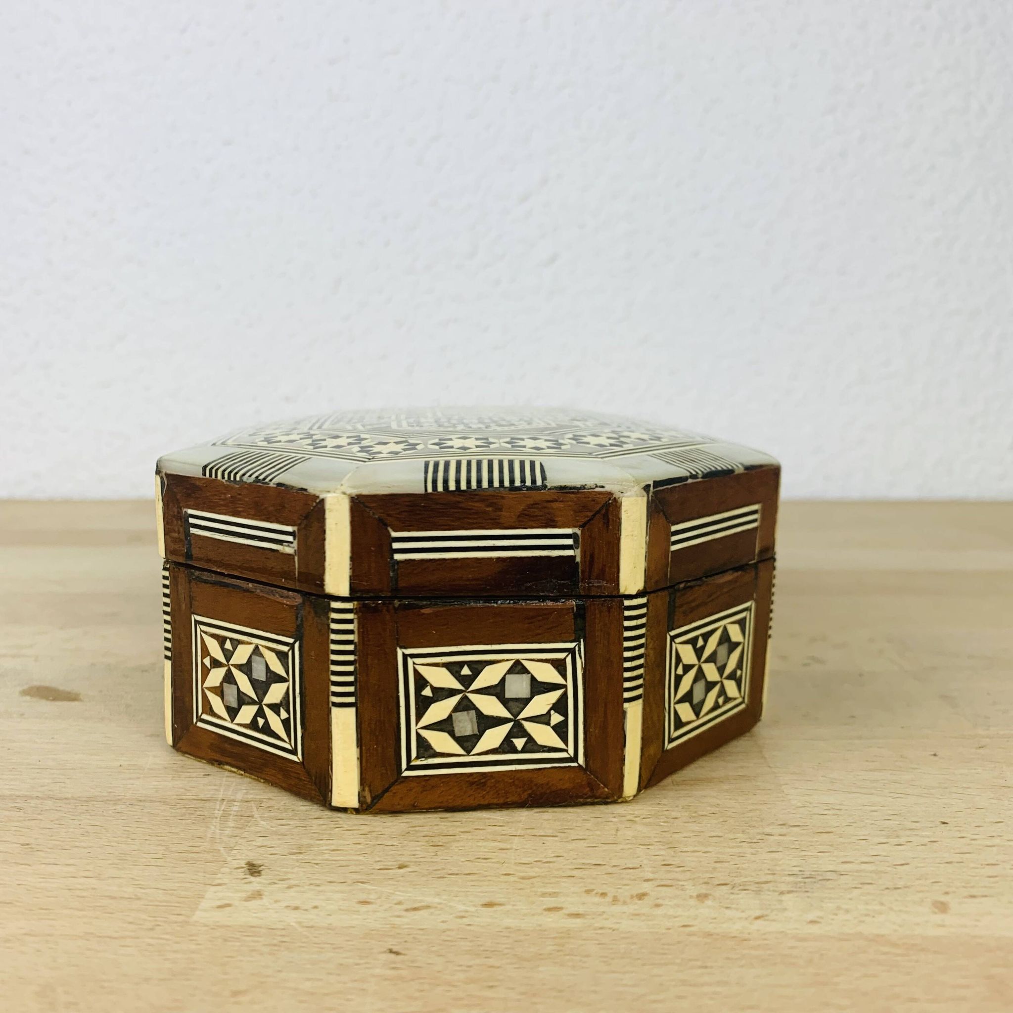 Boîte à bijou marqueterie de nacre vintage