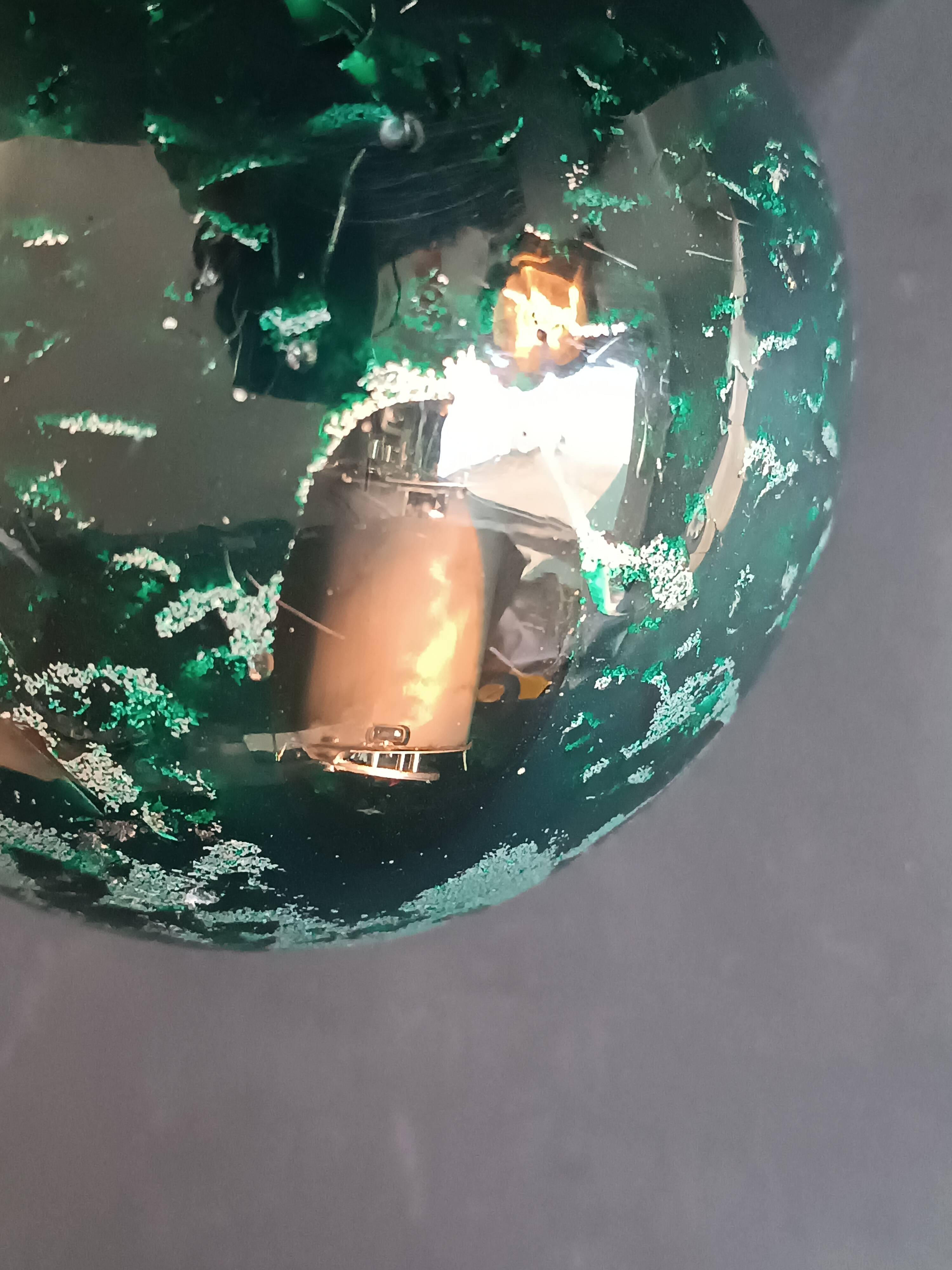 Design bookends in fractal resin with watchmaking inclusions.