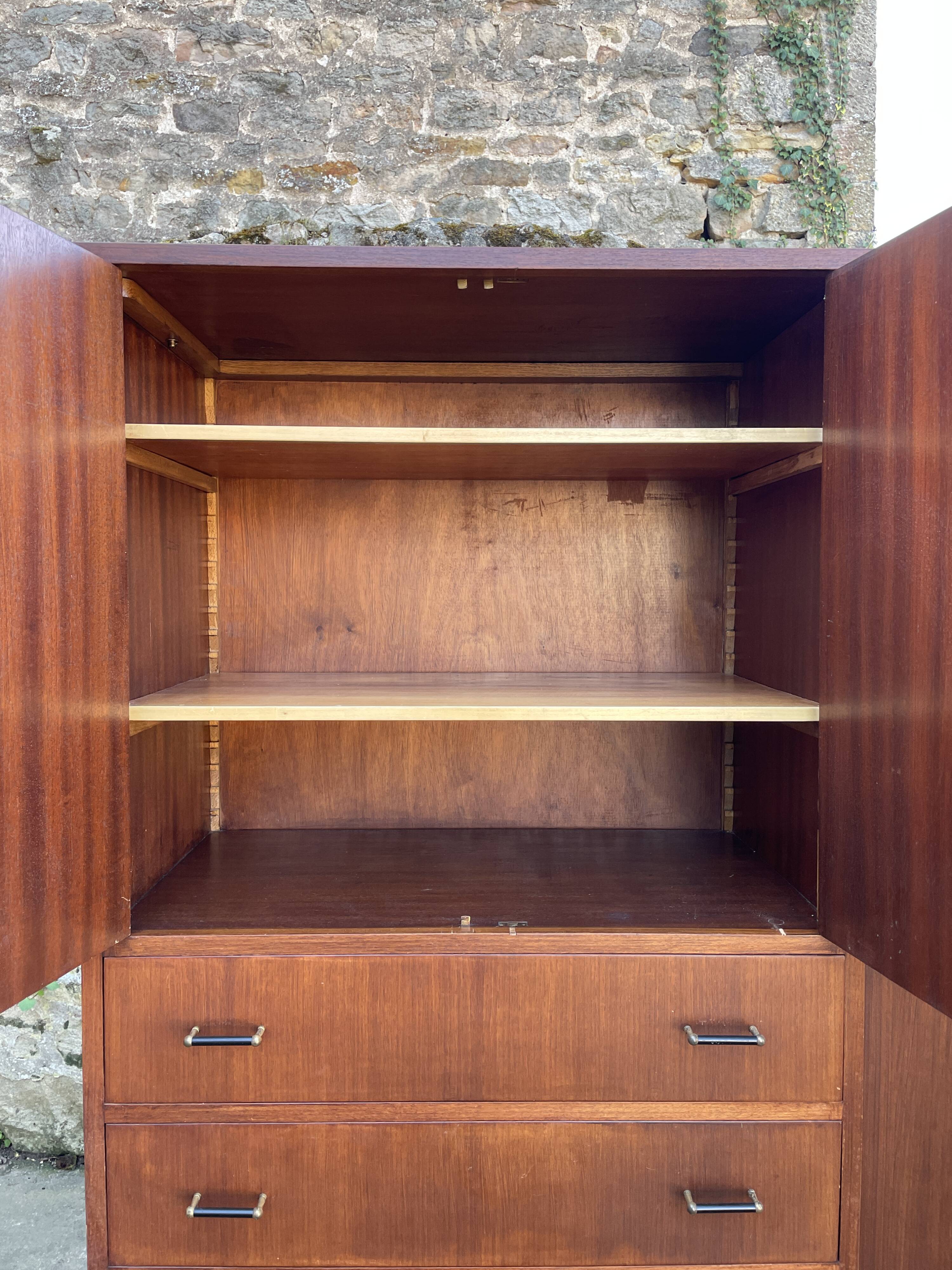 Armoire pieds compas 1960