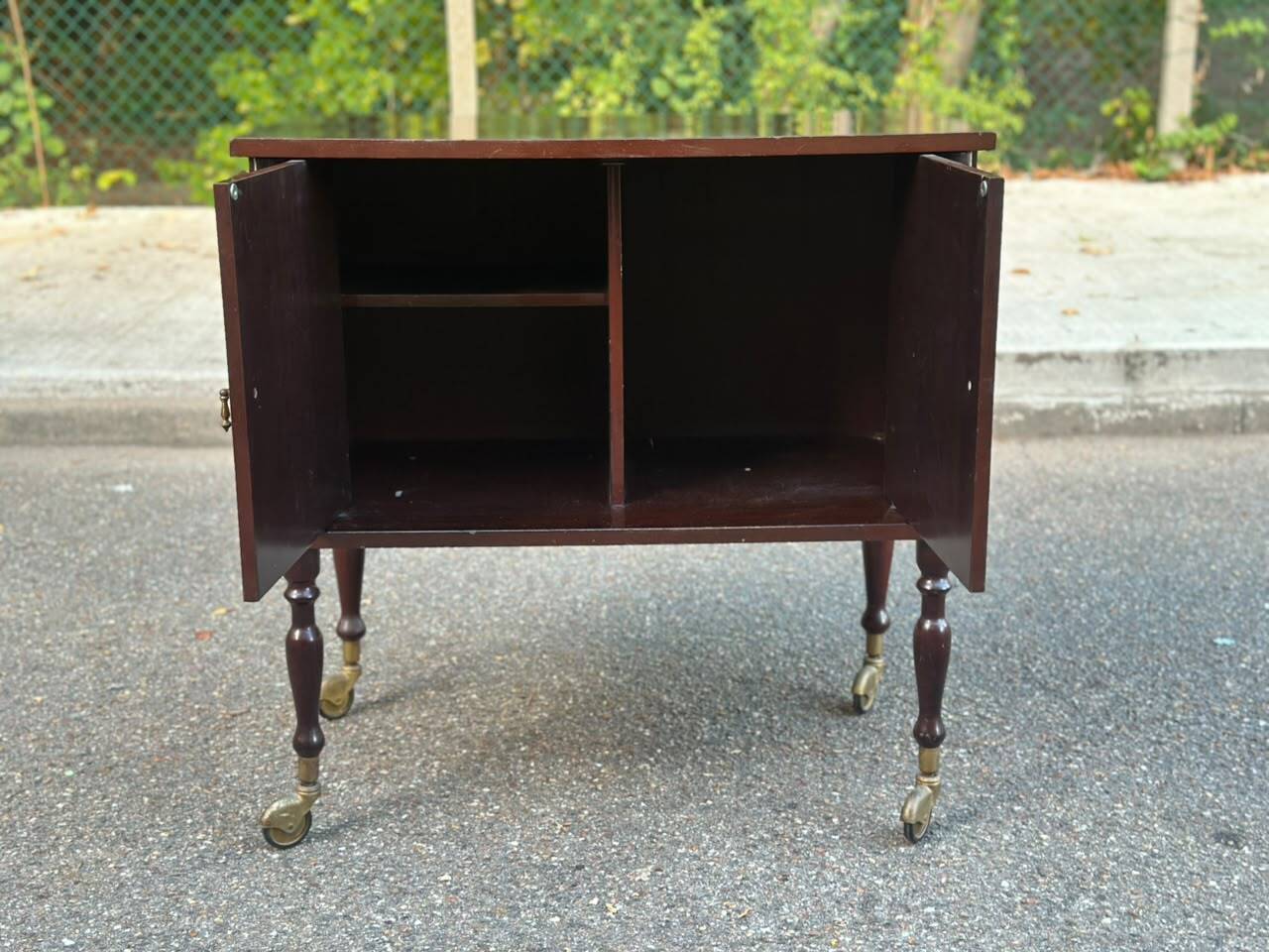 Vintage mahogany & gold rolling accent table (TV / bar / hi-fi furniture)