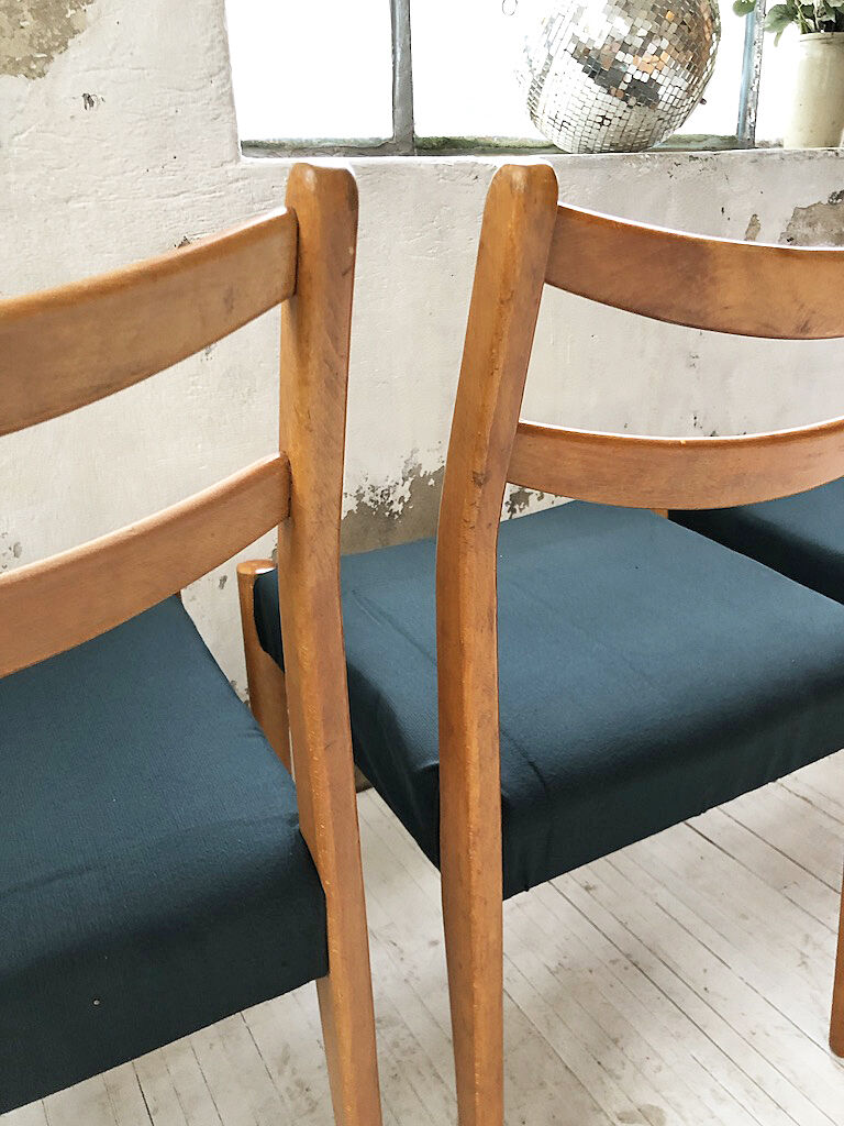 Set 4 green Scandinavian chairs