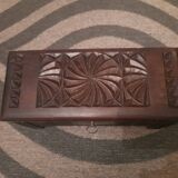 Coffret en bois sculpté
