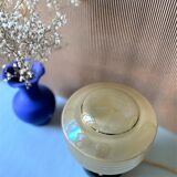 Lampe à poser vintage globe nacré jaune