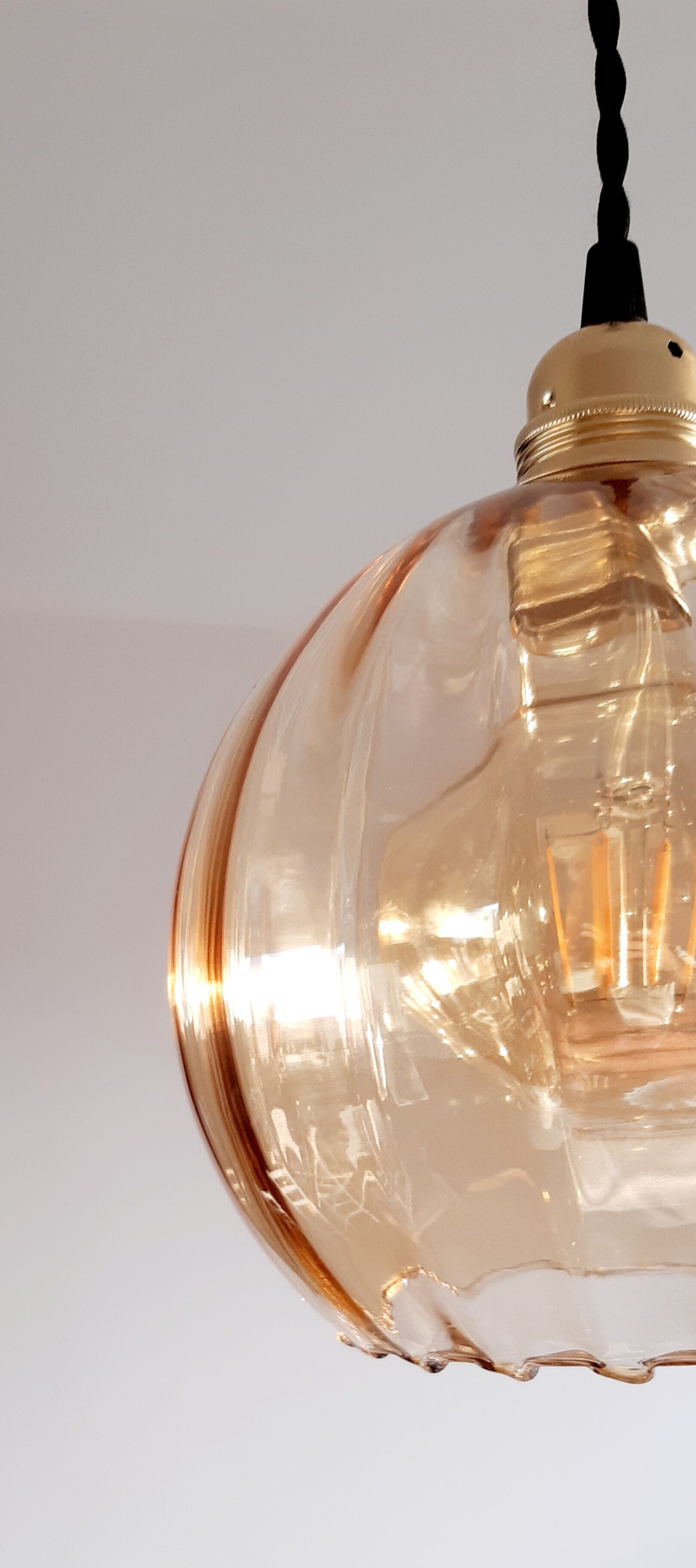 Amber globe suspension