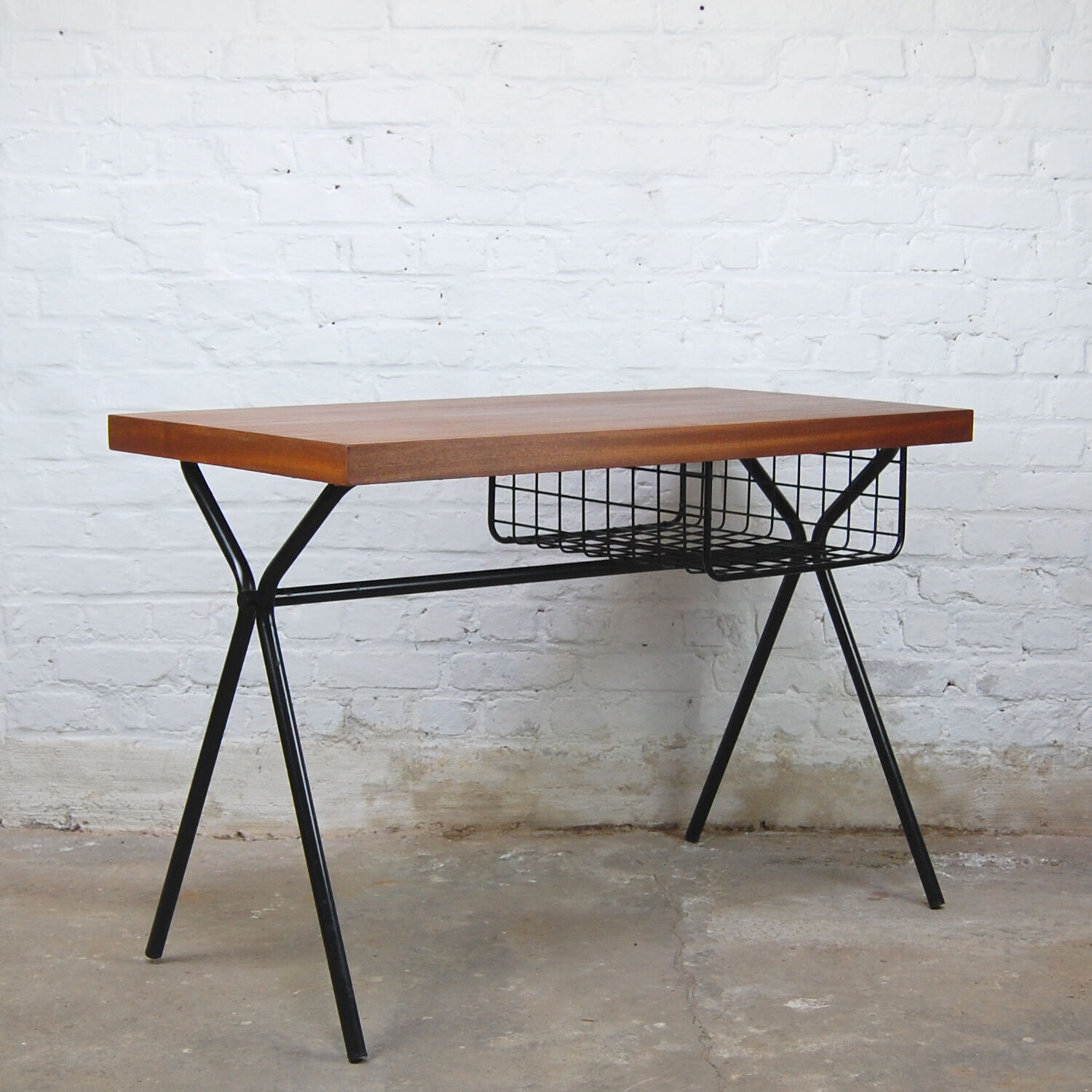 Vintage Johnny desk by Pierre Guariche for Meurop 1963