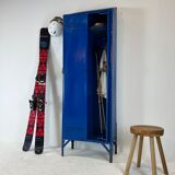 Metal locker with metal rivets