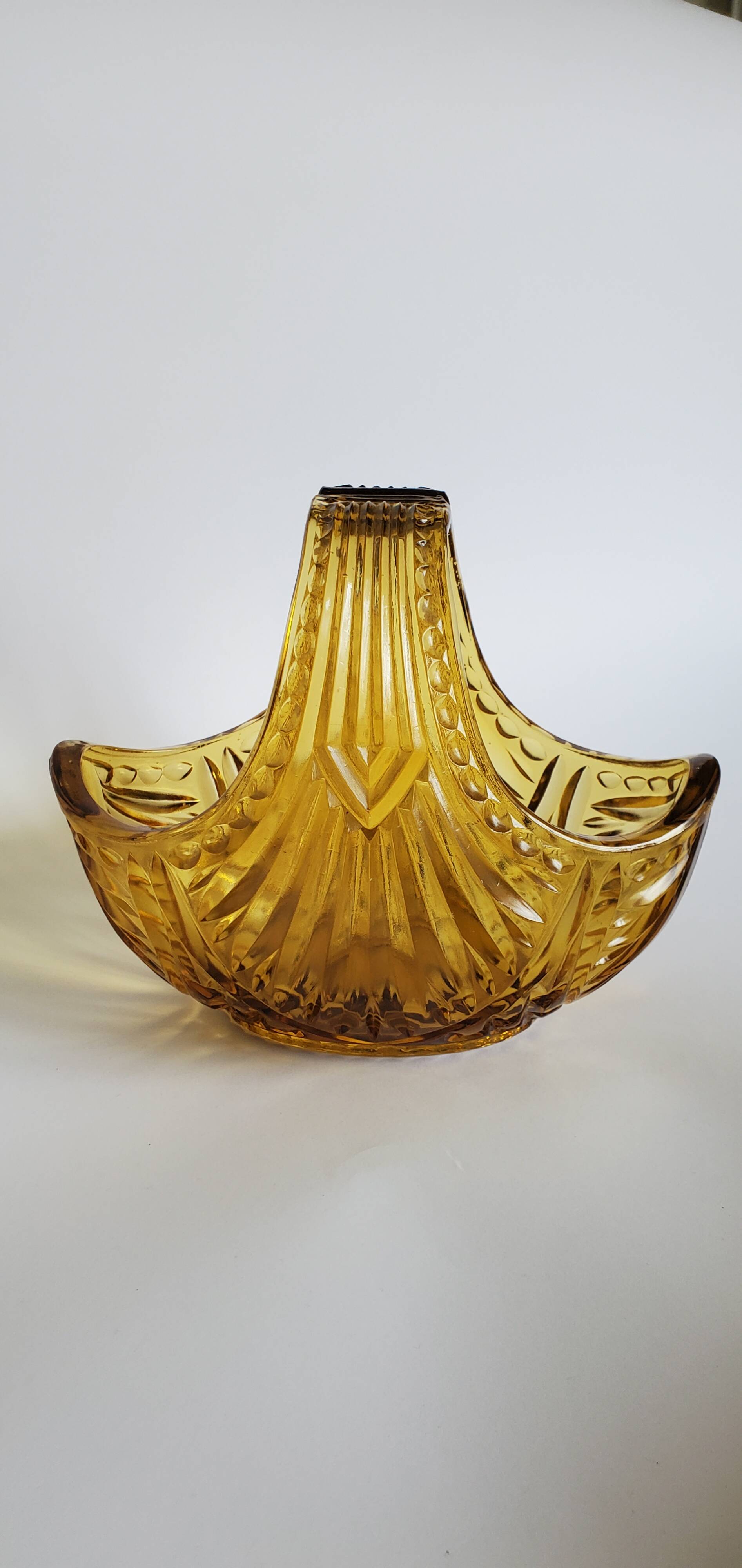 Amber glass basket
