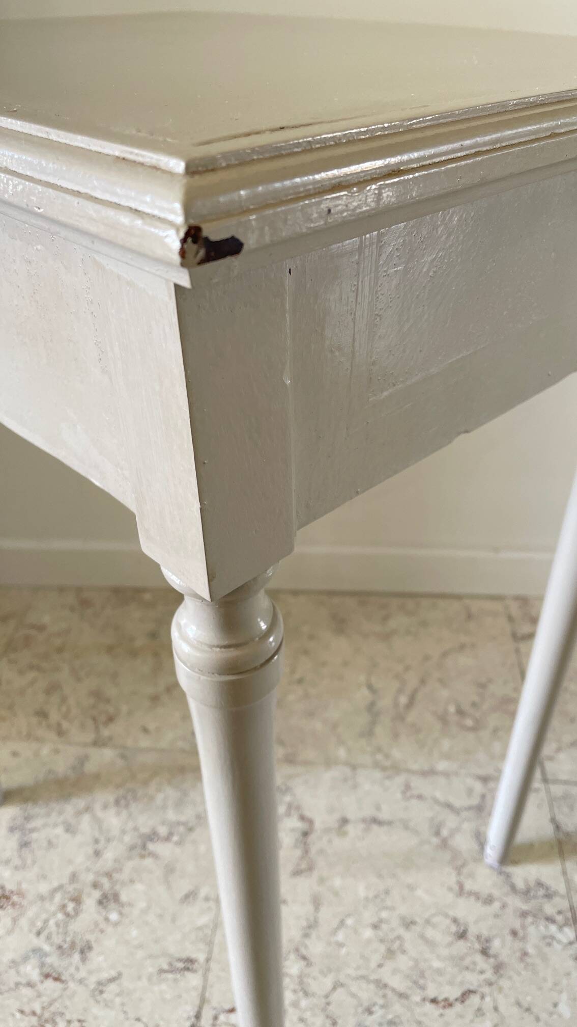 Antique bedside table with 1 drawer